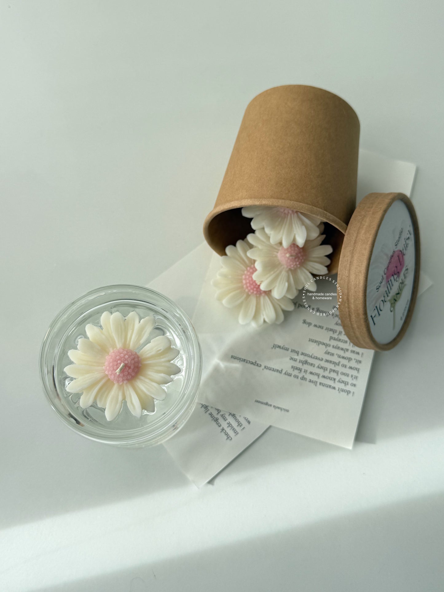 Pink Floating Daisy Kerzen