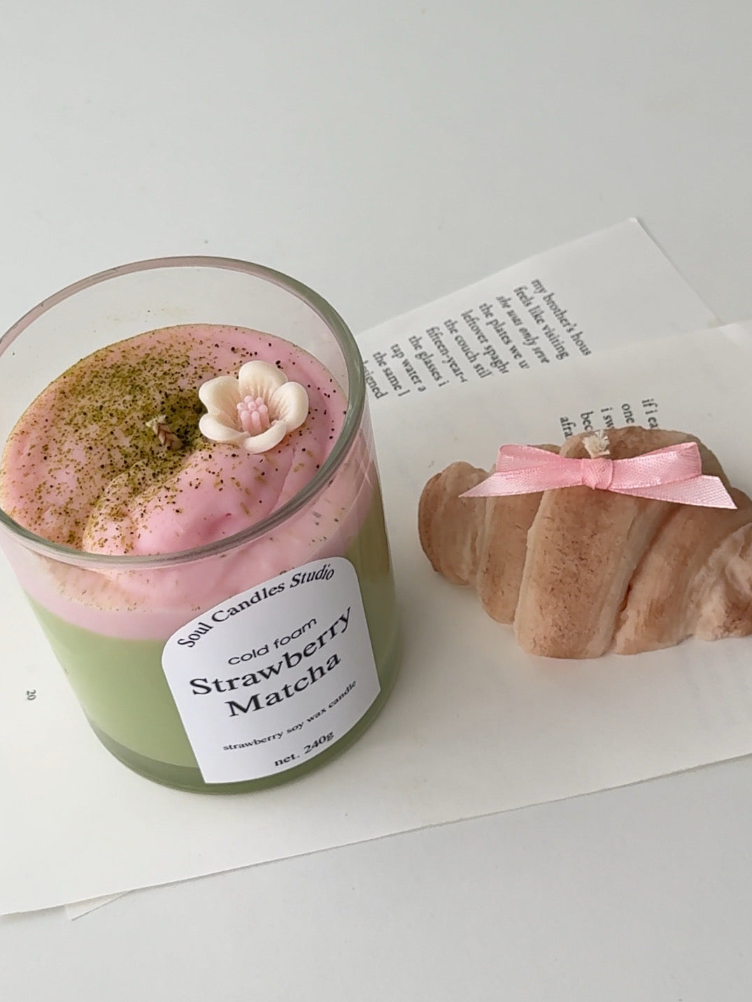 Cold Foam Strawberry Matcha Kerze