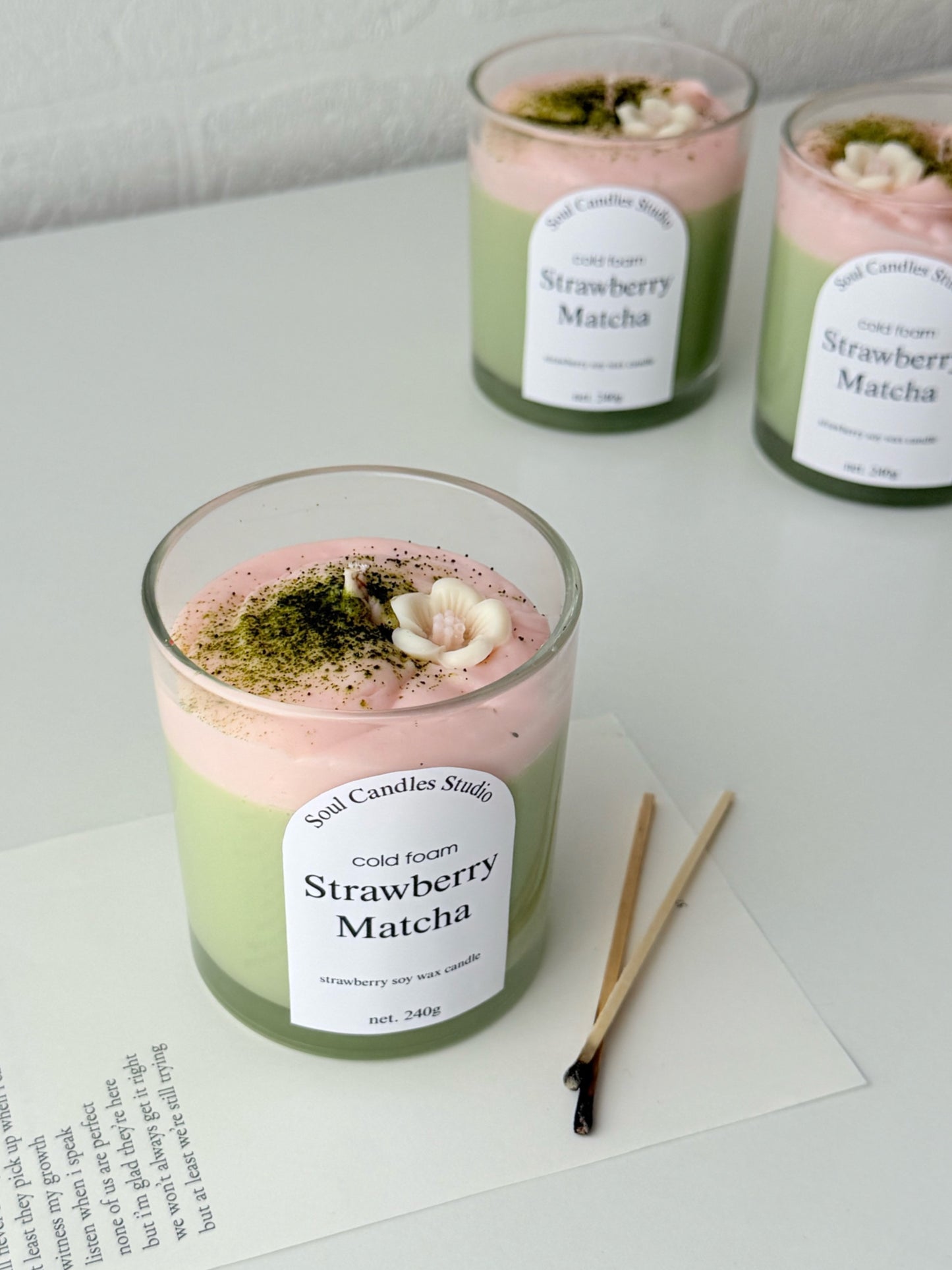 Cold Foam Strawberry Matcha Kerze